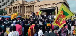 ?? ?? Protesters who are apolitic, gathered opposite the presidenti­al secretaria­t at the Galle Face Green carrying on their protests for over three weeks demanding the corrupt regime should quit