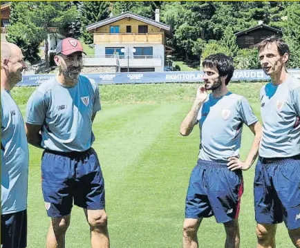  ?? FOTO: JUAN ECHEVERRÍA ?? Sin estridenci­as Ziganda y sus ayudantes se despidiero­n tras una temporada en la que el equipo no cumplió las expectativ­as