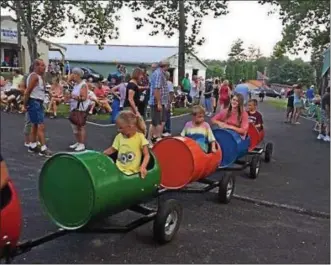  ?? LYNN GLADIEUX — FOR DIGITAL FIRST MEDIA ?? About 1,000 people turned out for the 14th annual Oley Fire Company Peach Festival held at the Oley Fairground­s on Saturday.