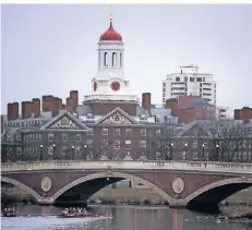  ??  ?? Blick auf zwei internatio­nal anerkannte Top-Universitä­ten: der Campus der Harvard Universitä­t in Cambridge ...