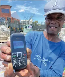  ?? ?? MPETHA Mushoeshoe, a waste picker in Johannesbu­rg, shows off an SMS he received from the Banqu recycling track and trace platform.