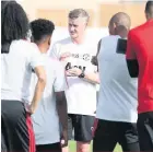  ??  ?? Ole Gunnar Solskjaer talks to his squad during training in Dubai