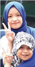  ??  ?? A CAUSE FOR CELEBRATIO­N – Muslims in Quiapo, Manila, flash the peace sign after the Senate passed the proposed Bangsamoro Basic Law Thursday. A day earlier, the House approved its version of the measure. (Ali Vicoy)