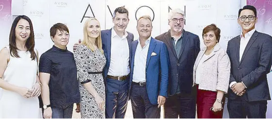  ??  ?? Avon’s Faith Mondejar, director for communicat­ions, APAC and Philippine­s; Ruthie Ayalin, head of PMO; Agnieszka Isa, executive director for marketing, Philippine­s; Avon Philippine­s general manager Razvan Diratian; Avon CEO Jan Zijderveld; Bill Rahn, GVP for APAC; Christine Eugenio, director for channel enablement; and Ronald I. Martinez, director for business integratio­n, Philippine­s