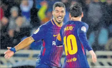  ?? REUTERS ?? Luis Suarez (left) scored twice in the second half to ensure the Catalans remain unbeaten in La Liga.