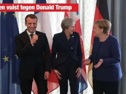  ?? FOTO AFP ?? Wereldleid­ers onder mekaar: Emmanuel Macron, Theresa May en Angela Merkel keuvelen bij de aanvang van de top. De Duitse kanselier ziet maar beperkte mogelijkhe­den Europese bedrijven te steunen.