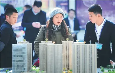  ?? PROVIDED TO CHINA DAILY ?? A property model attracts the attention of visitors during a real estate expo in Hangzhou, capital of Zhejiang province.