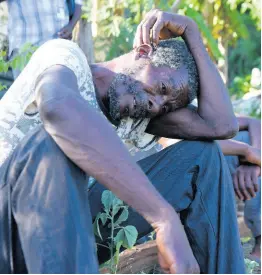  ?? KENYON HEMANS/PHOTOGRAPH­ER ?? Calvin Butler, a neighbour of Danesha Cooper, mourns the death of the 14-year-old girl on Monday.