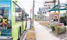  ?? HANSONG GU/STAFF PHOTOGRAPH­ER ?? Semoran Boulevard between Colonial Drive and Curry Ford Road in Orlando is among Central Florida’s most heavily traveled corridors.