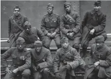  ??  ?? Héros. Soldats des Harlem Hellfighte­rs décorés de la croix de guerre.
