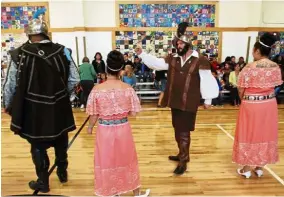  ?? — AP ?? Controvers­ial show: Students at an elementary school in New Mexico watching an annual presentati­on of Spanish colonial culture honouring Don Diego de Vargas.