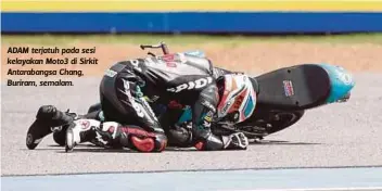  ??  ?? ADAM terjatuh pada sesi kelayakan Moto3 di Sirkit Antarabang­sa Chang, Buriram, semalam.