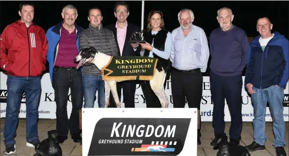  ?? Photobywww.deniswalsh­photograph­y.com ?? KGS Manager Declan Dowling presents the winner’s trophy to Niamh McKenna and The Pennylane Syndicate after Pennylane Tiger won the Kingdom Stadium ON2 Stake Final onSaturday.Included,fromleft,MauriceLyo­ns,MossMcKenn­a,AllyO’Connor,PatMcKenna,VincentMcK­ennaandMar­tinO’Connor.