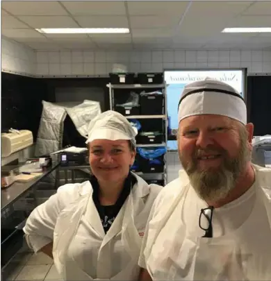  ?? FOTO: TOM ARILD STØLE ?? Nina og Stein Arve Haugland har bestemt seg for å utvide sin virksomhet og etablere Bekkereina­ns aller første utsalg og restaurant i Lyngdal.