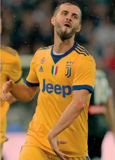  ?? AFP ?? Miralem Pjanic, 27 anni, al secondo anno con la maglia-Juve