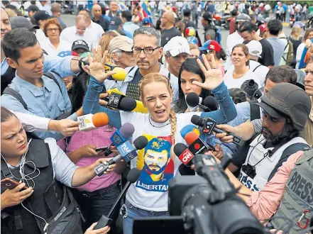  ?? [ Reuters ] ?? Lilian Tintori, Ehefrau des aus der Haft entlassene­n Opposition­sführers Lo´pez, ist selbst ein Star der Protestbew­egung.