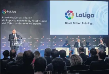  ??  ?? PONENCIA. Javier Tebas, ayer en su discurso en el salón ‘Gran Barcelona’ del madrileño Hotel Eurostars.