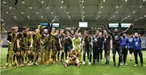  ?? FOTO: FREDRIK HAGEN, NTB SCANPIX ?? BRAGD PÅ BRAGD: Slik så det ut etter at Sogndal hadde vunnet junior-NMfinalen mot Rosenborg i starten av desember. Denne helgen vant laget en ny, stor triumf.