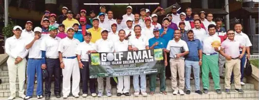  ??  ?? PESERTA Golf Amal Alumni Kolej Islam Sultan Alam Shah (KISAS) bergambar selepas pertanding­an di Kelab Golf Impian, Kajang, baru-baru ini. >>ENCIK
MAN