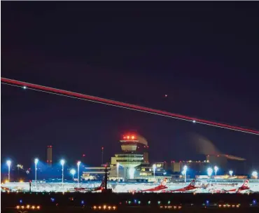  ?? Foto: dpa/Paul Zinken ?? Befürworte­r und Gegner streiten sich um die Lufthoheit in der Diskussion zur Offenhaltu­ng Tegels.