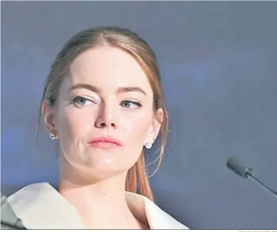  ?? NEILSON BARNARD / EFE ?? Emma Stone, ayer en la rueda de prensa de’Kinds of Kindness’ en Cannes.