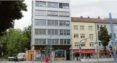  ?? Foto: Michael Ruddigkeit ?? Die Sanierung der VR-Bank-Filiale in der Marienstra­ße in Neu-Ulm hat sich erheblich verzögert, sie soll nun aber vorangetri­eben werden.