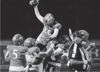  ?? Cody Bahn / Staff photograph­er ?? Splendora’s Andrew Hernandez is hoisted up by his teammates in celebratio­n after scoring a touchdown during a 48-15 victory over Livingston. Hernandez finished with two touchdowns.