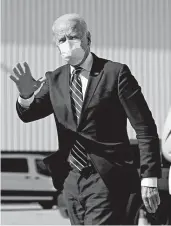  ?? CAROLYN KASTER/AP ?? Democratic presidenti­al candidate Joe Biden waves after landing at Detroit Metropolit­an Airport on Friday.