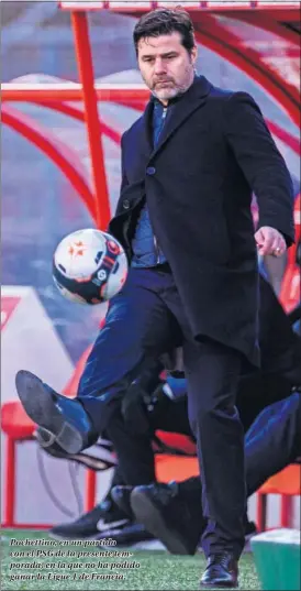  ??  ?? Pochettino, en un partido con el PSG de la presente temporada, en la que no ha podido ganar la Ligue 1 de Francia.