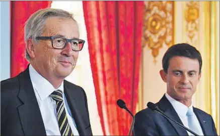  ?? DOMINIQUE FAGET / AFP ?? Juncker y Valls tras reunirse ayer en Matignon para analizar la crisis de los refugiados sirios