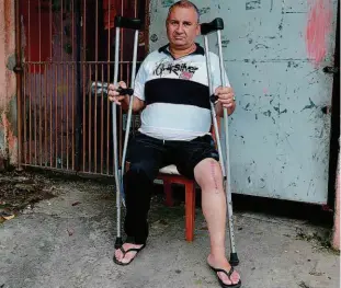  ?? Rivaldo Gomes/folhapress ?? Paulo de Jesus Gomes, 55 anos, sofreu um acidente de trabalho em 2006, mas não conseguiu se aposentar por invalidez nem receber auxílio-acidente
