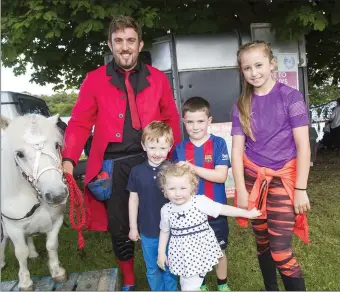  ??  ?? Chris Hobbs, Caolan Cox, Aoibheann Cox, Oran McHugh and Ella McHugh enjoy the family fun day.