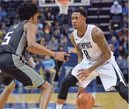  ??  ?? Memphis Grizzlies guard MarShon Brooks (8) controls the ball in front of Sacramento’s De'Aaron Fox during the second half Friday. BRANDON DILL/AP