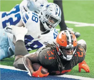  ?? TOM FOX TRIBUNE NEWS SERVICE ?? Running back Kareem Hunt helped the Cleveland Browns rack up 49 points in Sunday’s win over the Dallas Cowboys, who passed for more than 500 yards in defeat at AT&T Stadium.