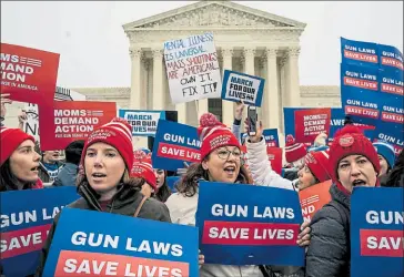  ?? Drew Angerer/afp ?? •
Jóvenes contra la libre tenencia de armas protestaro­n ayer en la capital de EE.UU.