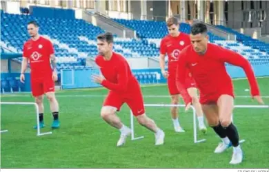  ?? CIUDAD DE LUCENA ?? Los jugadores del Ciudad de Lucena, en pleno entrenamie­nto.