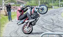  ??  ?? Julien Welsh, un champion du Stunt