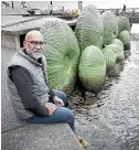  ?? Nga¯ Kina MONIQUE FORD/STUFF ?? Sculptor Michel Tuffery with his giant on Wellington’s waterfront.