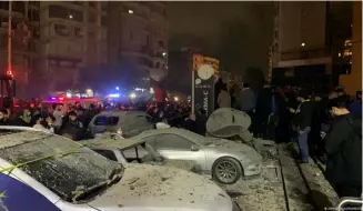  ?? ?? Explosión en un suburbio de Beirut
Imagen: AHMAD ALKERDI/REUTERS