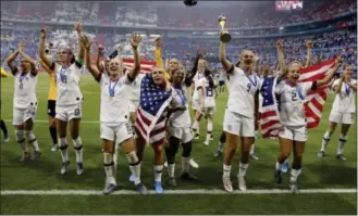  ?? DAVID VINCENT — THE ASSOCIATED PRESS ?? United States players celebrate a 2-0 win over The Netherland­s in the World Cup final Sunday at the Stade de Lyon in France. The U.S. claimed its second straight World Cup title.