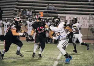  ?? Christian Monterrosa/The Signal ?? Golden Valley’s DeGabriel Floyd rushes up the middle against the Hart Indians at Valencia High School on Friday.