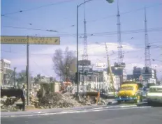  ??  ?? Una fotografía del avance de las obras de la construcci­ón de la Línea 1 del Metro, en el cruce de las avenidas Chapultepe­c y Río de la Loza.