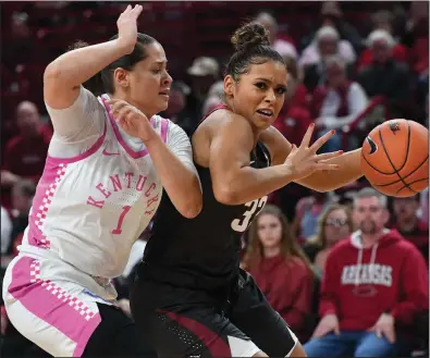  ?? (NWA Democrat-Gazette/J.T. Wampler) ?? Arkansas’ Chelsea Dungee (right) drives to the basket Sunday against Kentucky’s Sabrina Haines at Walton Arena in Fayettevil­le. Dungee scored 24 points to break out of a recent scoring slump to help lead the Razorbacks to a 103-85 victory over the Wildcats.