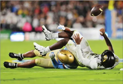  ?? RJ SANGOSTI — THE DENVER POST ?? UCLA Bruins defensive lineman Laiatu Latu (15) hits Colorado Buffaloes quarterbac­k Shedeur Sanders (2) during the second half as the Colorado Buffaloes lost 16to 28to the UCLA Bruins at Rose Bowl Stadium on October 28, 2023in Pasadena, California.