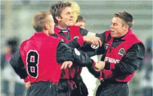  ??  ?? David Batty, left, and Graeme Le Saux, right, do battle in 1995.