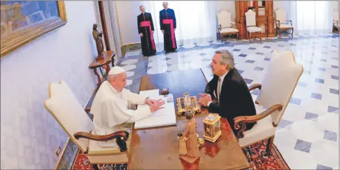  ?? FOTOS: PRESIDENCI­A ?? SINTONíA. El mandatario argentino y el Papa se expresan similar cuando aluden a las desigualda­des económicas y frente a la pandemia.