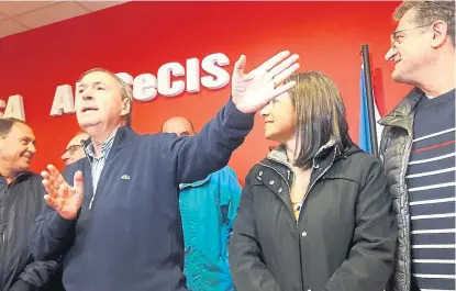  ?? (LA VOZ) ?? Fuego de campaña. Schiaretti, en Río Tercero, volvió a cargar contra el gobierno de Macri.