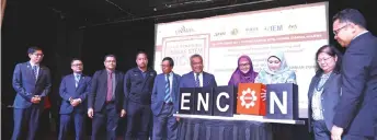  ??  ?? Sharifah Hasidah (third right) symbolical­ly launching the Unimas STEM Engineerin­g Conference 2019 (EnCon2019) at a leading hotel here yesterday.