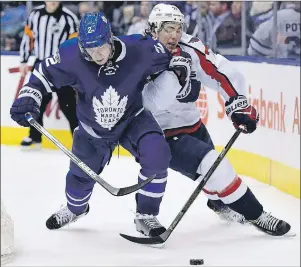  ?? CP PHOTO ?? Considered an afterthoug­ht earlier in the season, Leafs defenceman Matt Hunwick is seeing his role expand in the playoffs. The 31-year-old soaked up more than 26 minutes in Game 1 of Toronto’s series against Washington. Above, Hunwick (2) and...