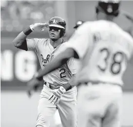  ?? LM OTERO/ASSOCIATED PRESS ?? The A’s Khris Davis, left, salutes third base coach Ron Washington as he rounds the bases after hitting a solo home run in the first inning against the Texas Rangers on Wednesday.